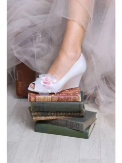 The Perfect Bridal Company Chaussures De Mariée Flora Satin -BEAUTIFUL BRIDE SHOP Ventes flora satin with apple pink img 4467 1